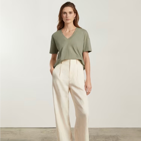 Everlane Tee - The Organic Cotton Slouchy V-Neck size small - Picture 2 of 7